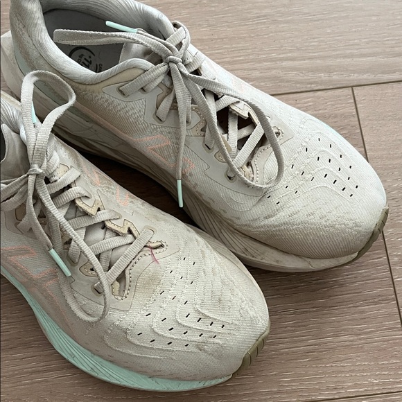 Women's ASICS NovaBlast 4 Athletic Shoes in Cream and Mint - Picture 2 of 8